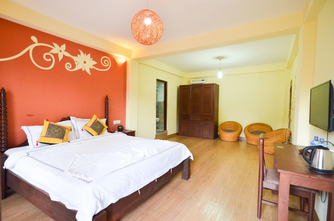 Hotel Homeland Pokhara Exteriör bild