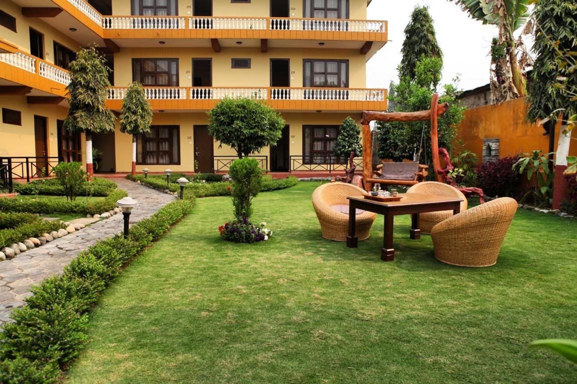 Hotel Homeland Pokhara Exteriör bild